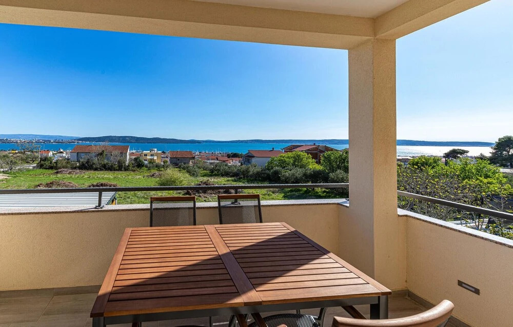 Beautiful Apartment in Kastel Gomilica With Outdoor Swimming Pool, Wifi and 2 Bedrooms
