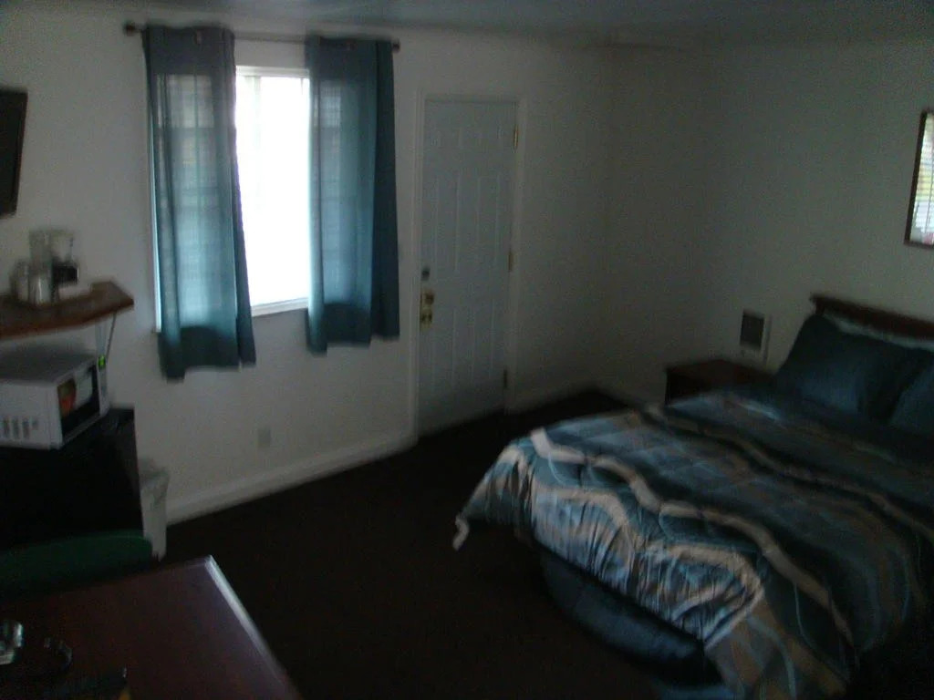 Chalet Motel - Affordable Stay in Central Bend