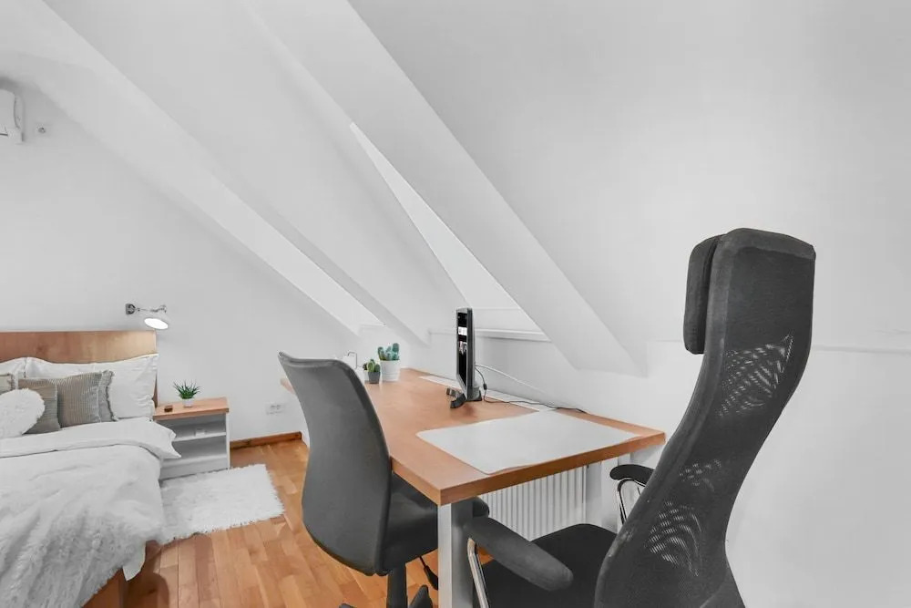 Attic Studio near Carol Park