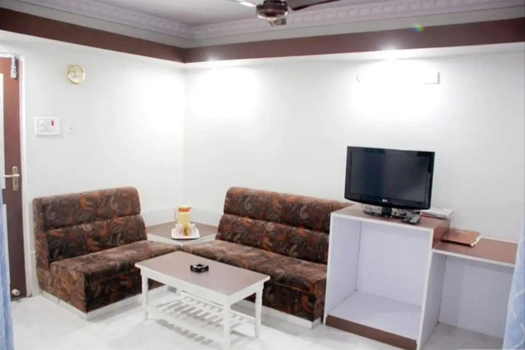 FabHotel Backstreet, Bhopal Railway Station