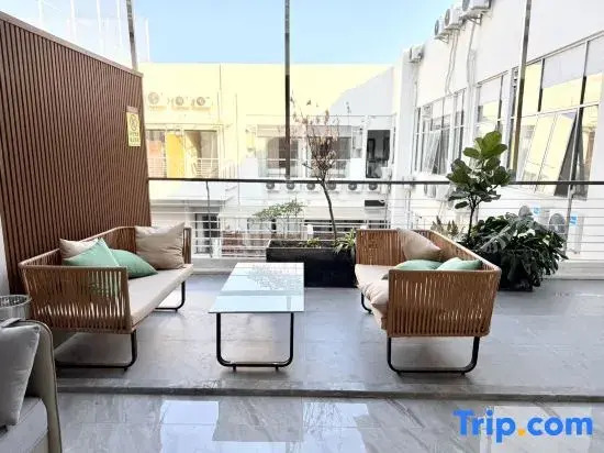 Meiyu Serviced Apartment (Zhongshan Park Subway Station)