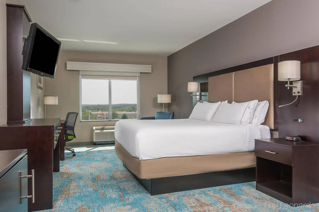 Holiday Inn Express & Suites Norwood-Boston Area by IHG