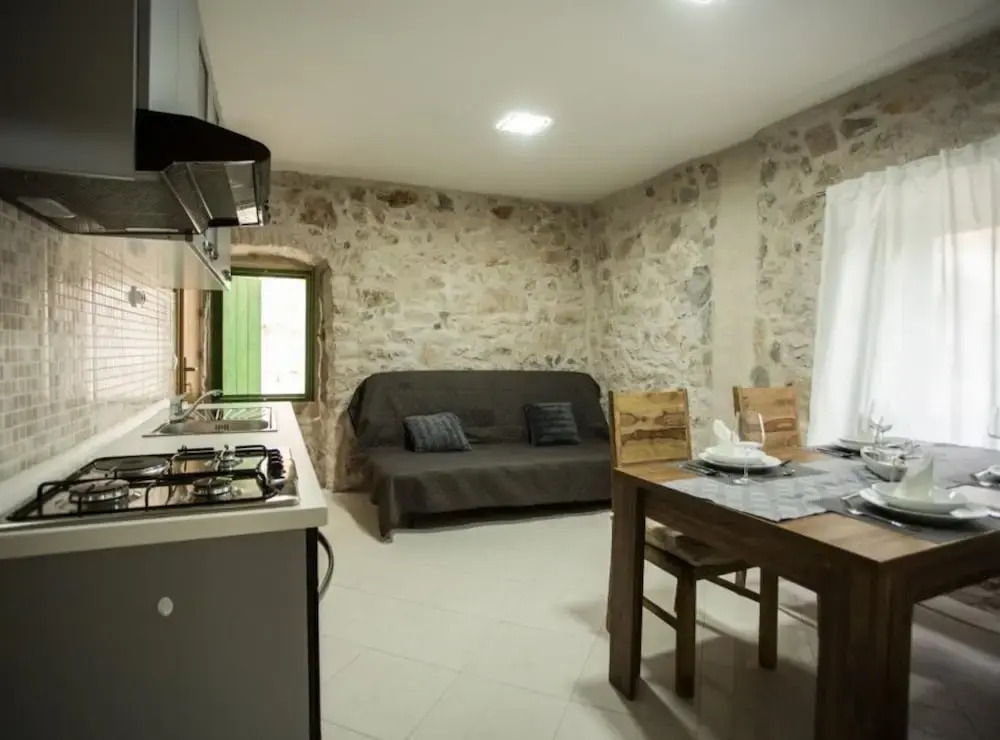 Apartments Stone House Murter