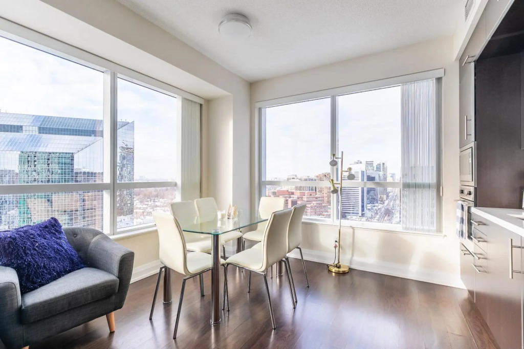 2 Bedroom  2 Bathroom Family Unit. FREE PARKING