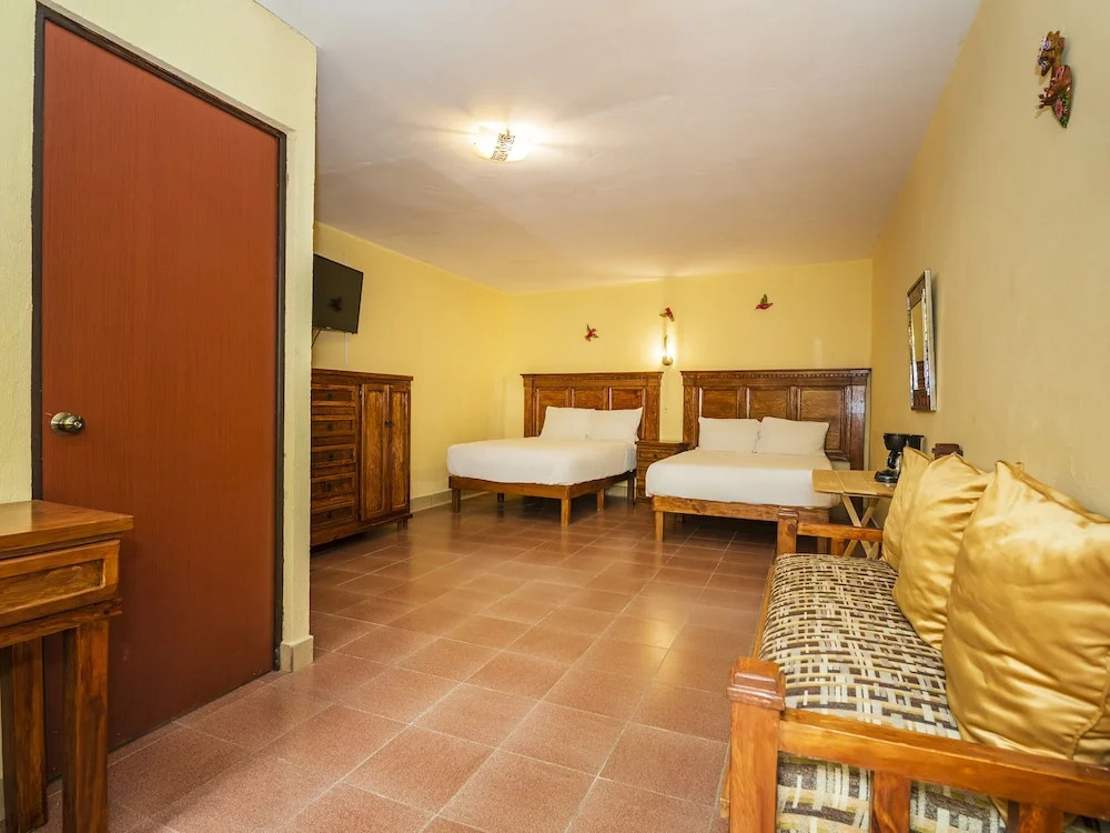 Capital O Las Calzadas Hotel & Suites