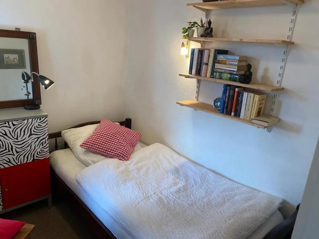 cruwzo I Holiday Home with Balcony, Garden and Terrace