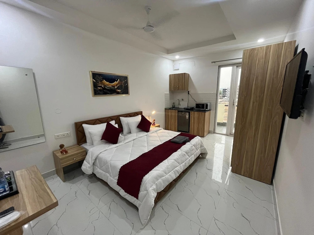 The Lodgers Studio Apartment Sector 52