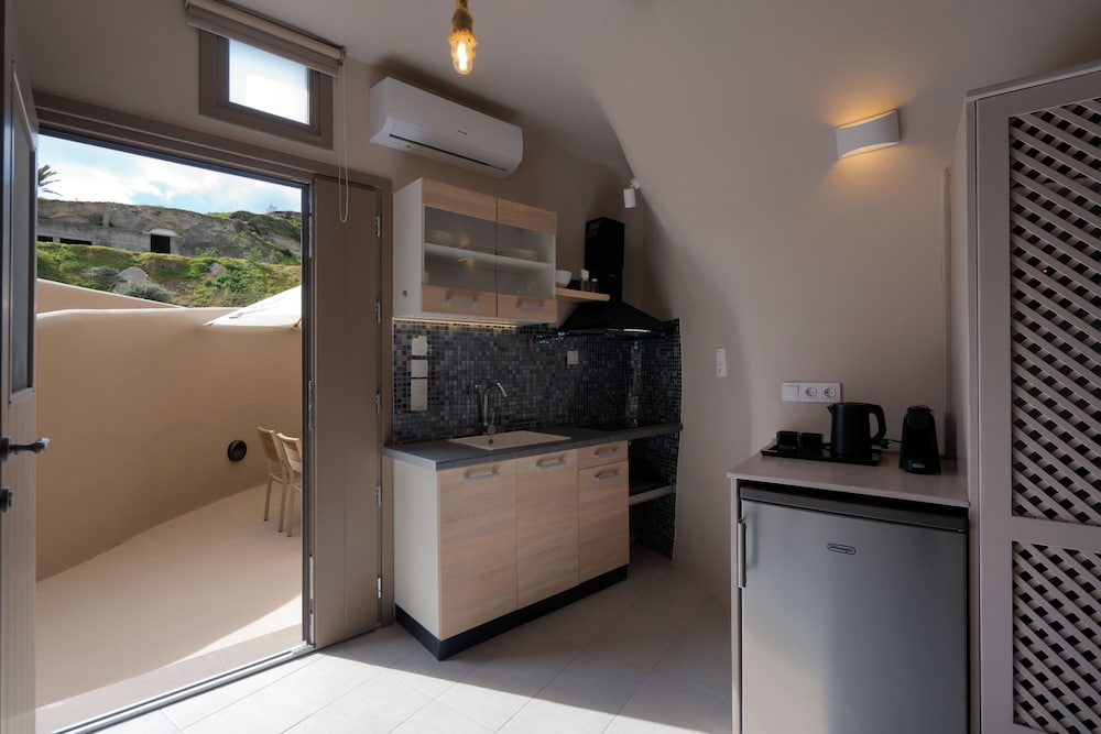 Litheos Santorini Luxury Cave Suites