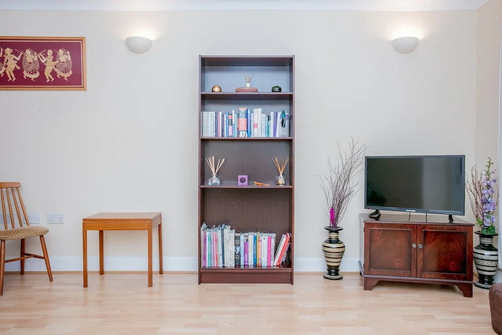 2 Bedroom Balcony Apartment In Putney