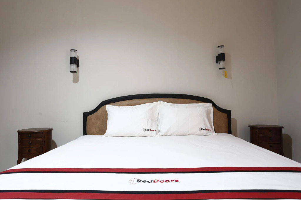 RedDoorz Plus near Adisucipto Airport 2
