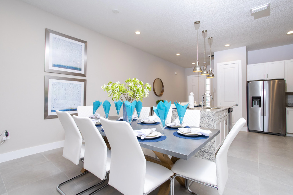 Gorgeous 4 Bedroom Family Friendly Close to Disney 7573