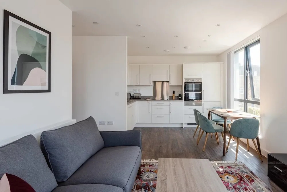 Gorgeous new 1 bed With Private Balcony, Brixton