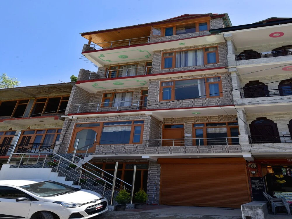 OYO 8648 Kyipo Khang Cottage BnB