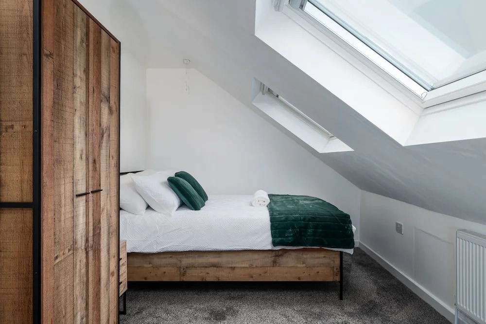 Immaculate 5-bed House in Leeds