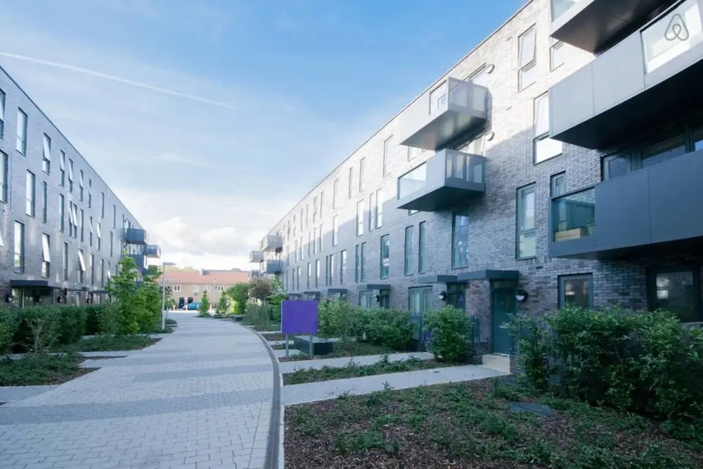 Bright 1BR Flat - 10 min Canary Wharf
