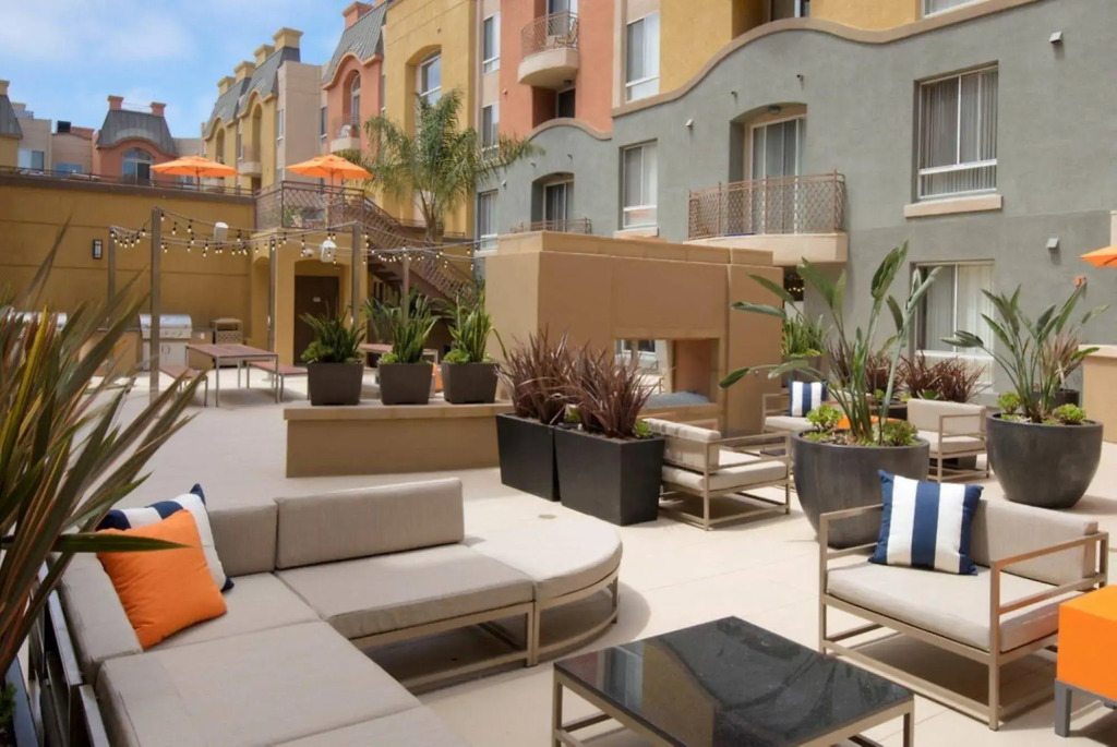 Global Luxury Suites at Lincoln Blvd