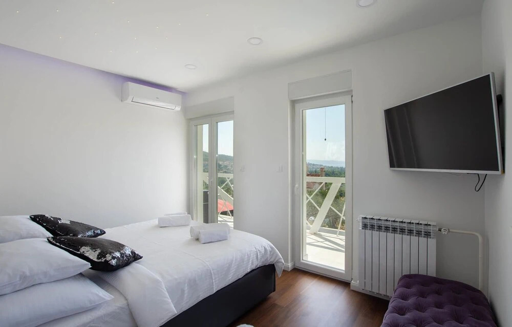 Beautiful Home in Zrnovnica With Sauna, Wifi and Outdoor Swimming Pool
