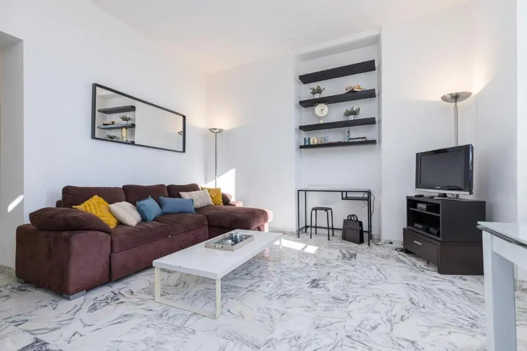 Open view Swimming Pool & Garage 1 Bdr