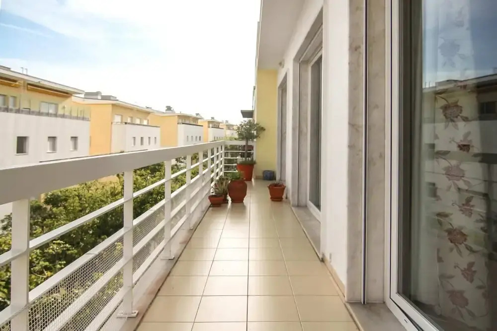 3 Bedroom Apartment by the Sea with Balcony