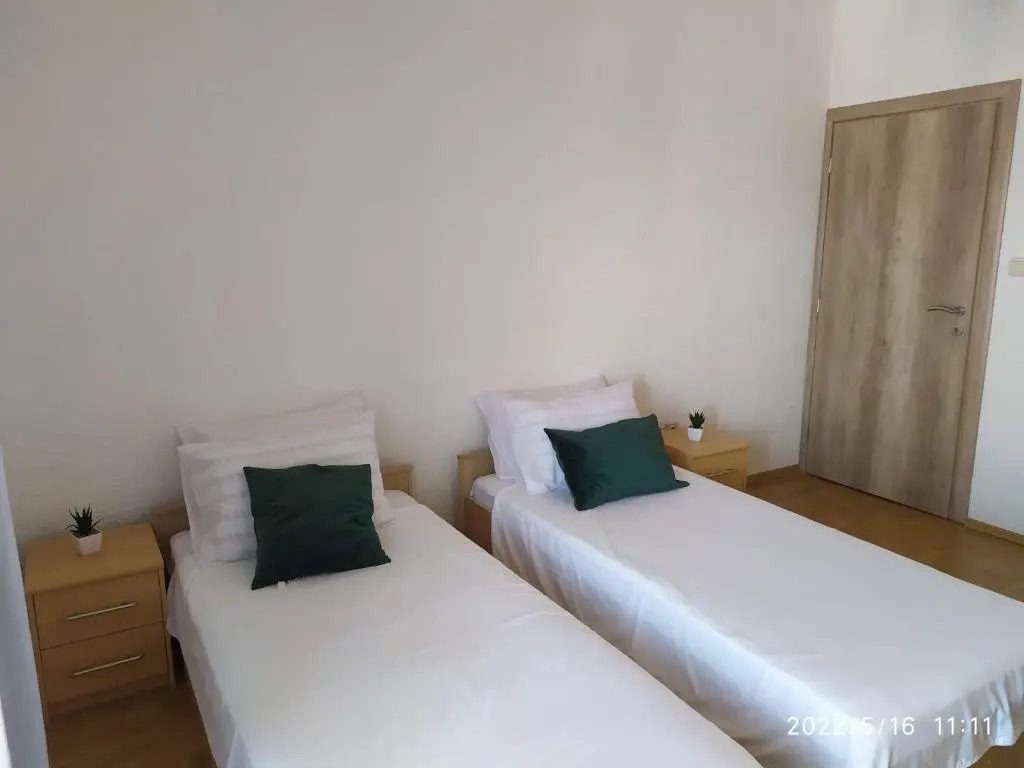 Apartments and room Suza