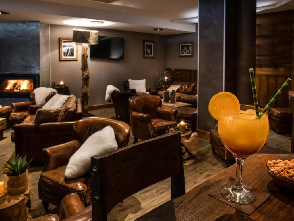 Hotel Ski Lodge