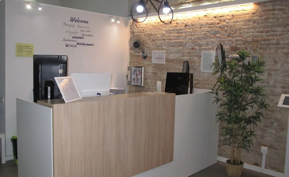YOUTH HOSTEL - Central and Basic Drassanes