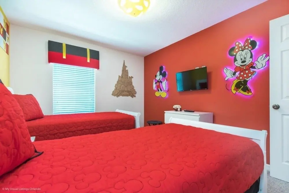 Orlando Newest Resort Community Town Home 5 Bedroom Townhouse by RedAwning