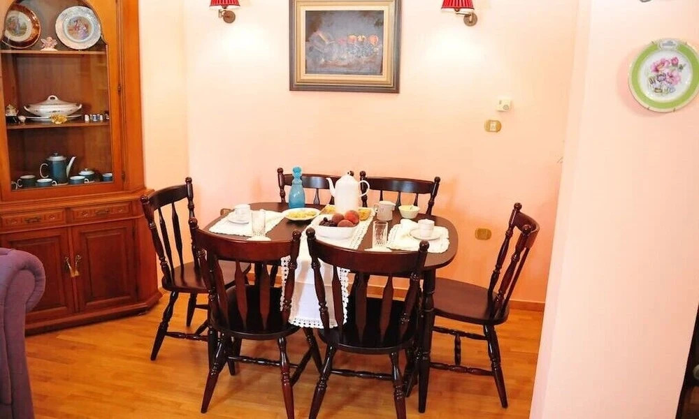Alexandra's Art Apartment