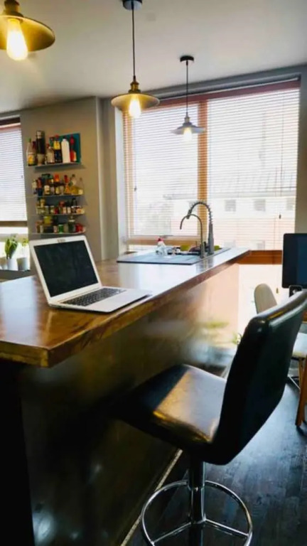 Modern 1 Bedroom Apartment in Central Location