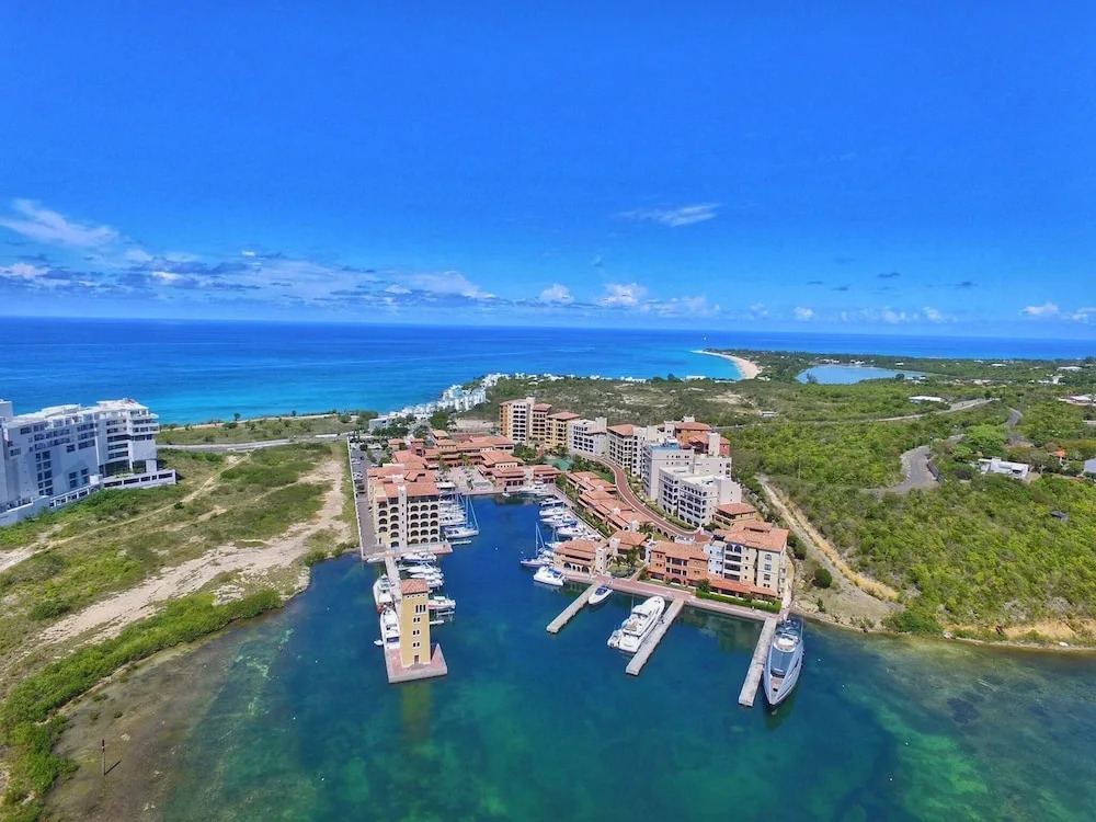 2-bed Designer Apartment Sleeps 4, Resort Pool