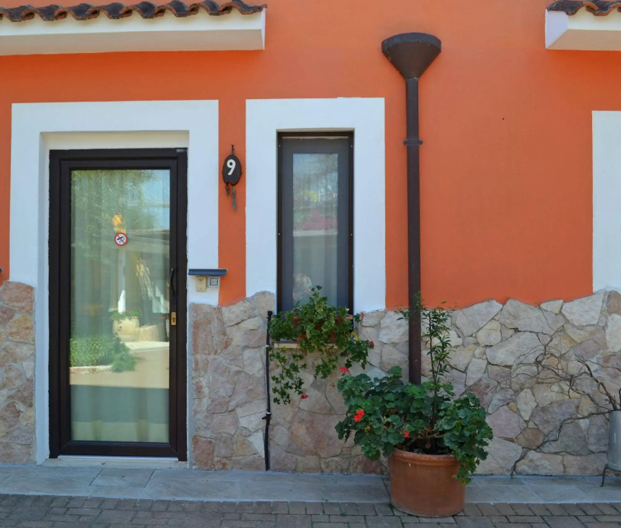 Villa Vacanze Paradiso - Oasi di Tranquillità con Piscina e Giardino a 10 min dal mare