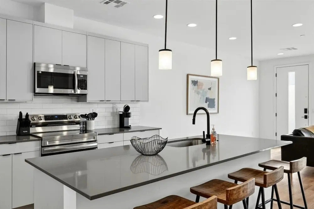 Desert Escape Townhome - Pool & Gym