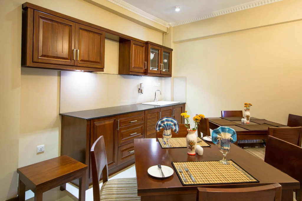 Ceyloni City Hotel