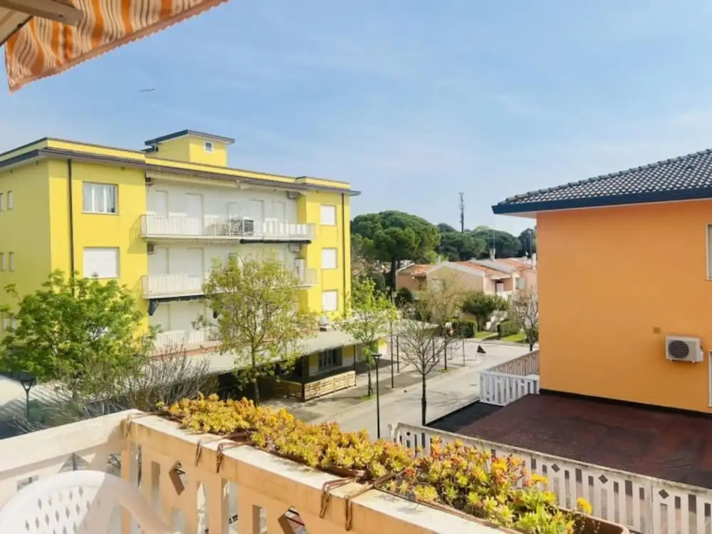Sunny Apartment With Balcony-beahost
