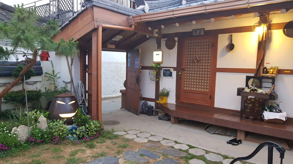 Hanulgiwa Hanok Stay