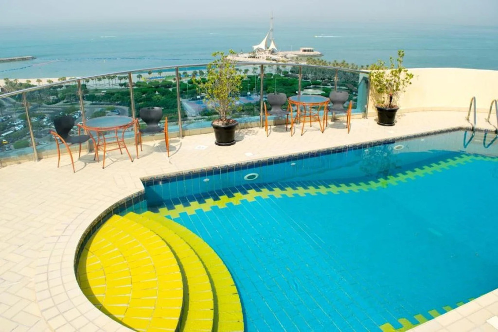 Corniche Hotel & Suites