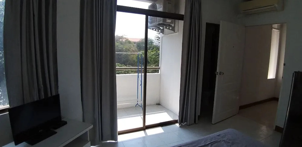 Oyo 648 Ake Apartment