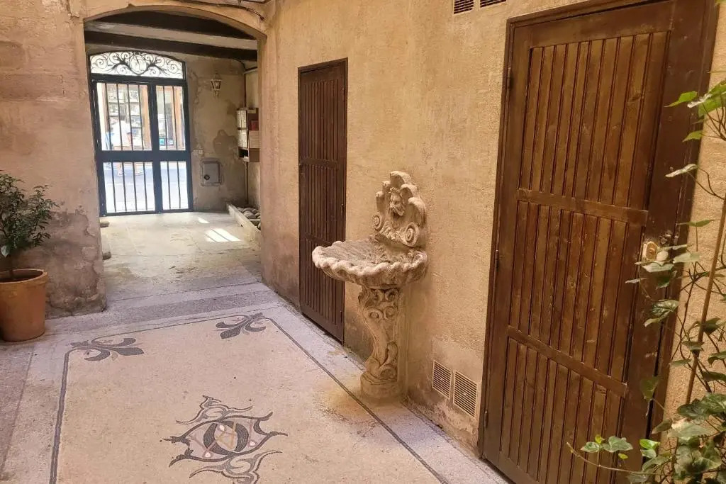 spacious apartment for 4 in avignon !