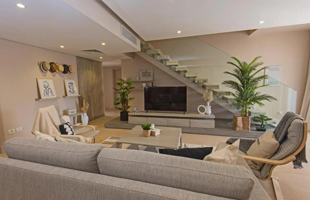 A Stunning Seaview Penthouse; 3bedrooms + Nanny