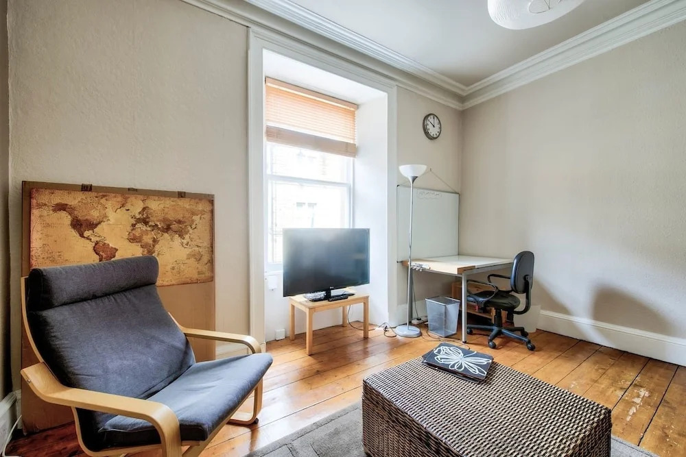 Cosy 2BR Flat Near King's Theatre