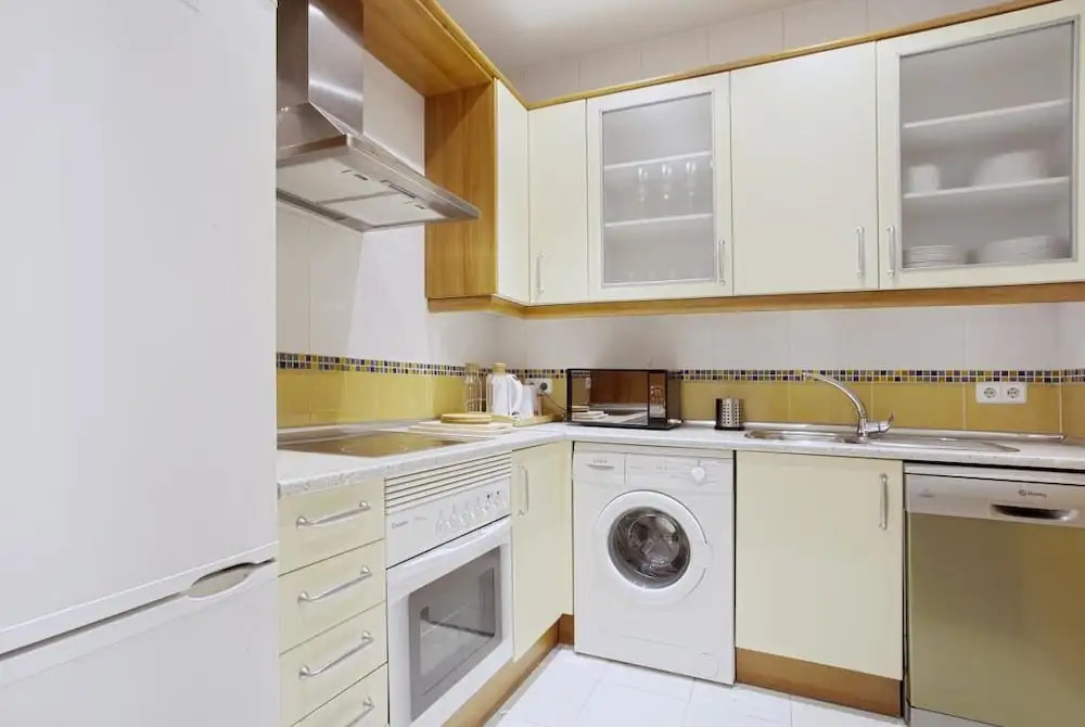 Near Reina Sofía Museum. 6pax. 2bedrooms. Reina Sofia III
