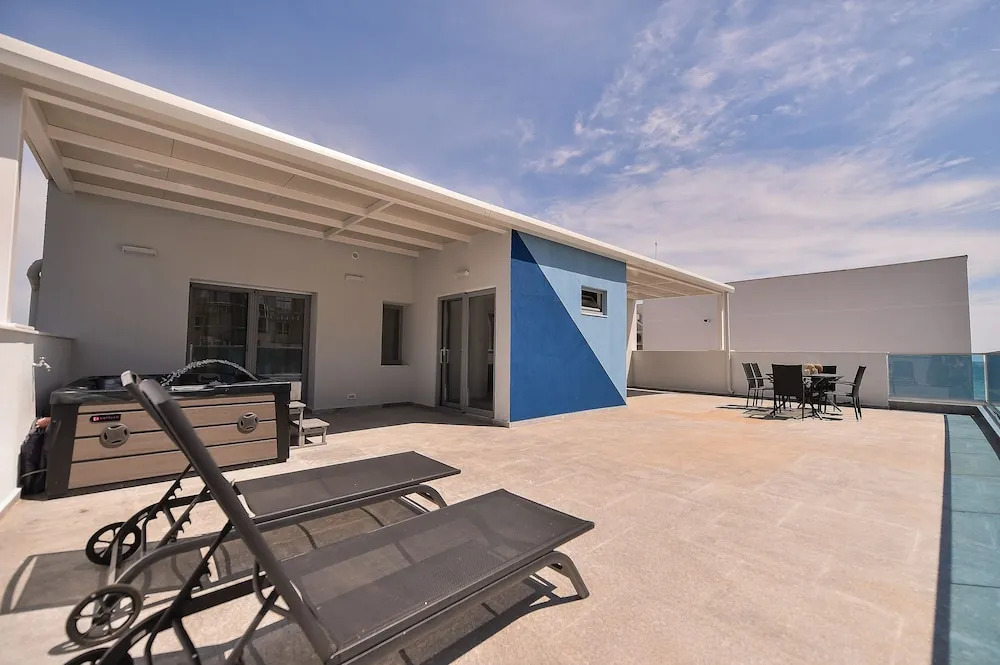 WAVE 3 Promenada Apartments