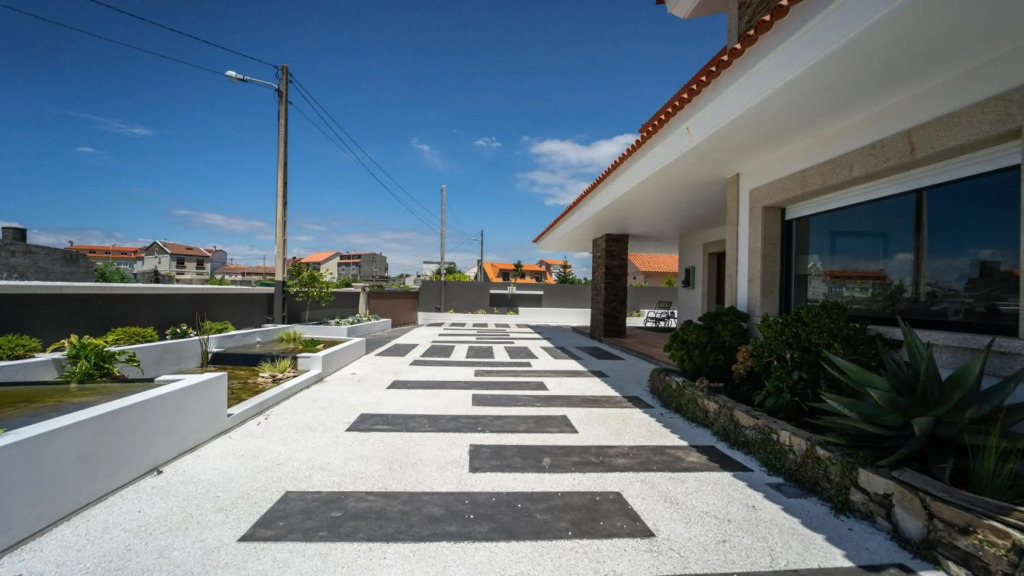Villa con piscina cerca de la playa