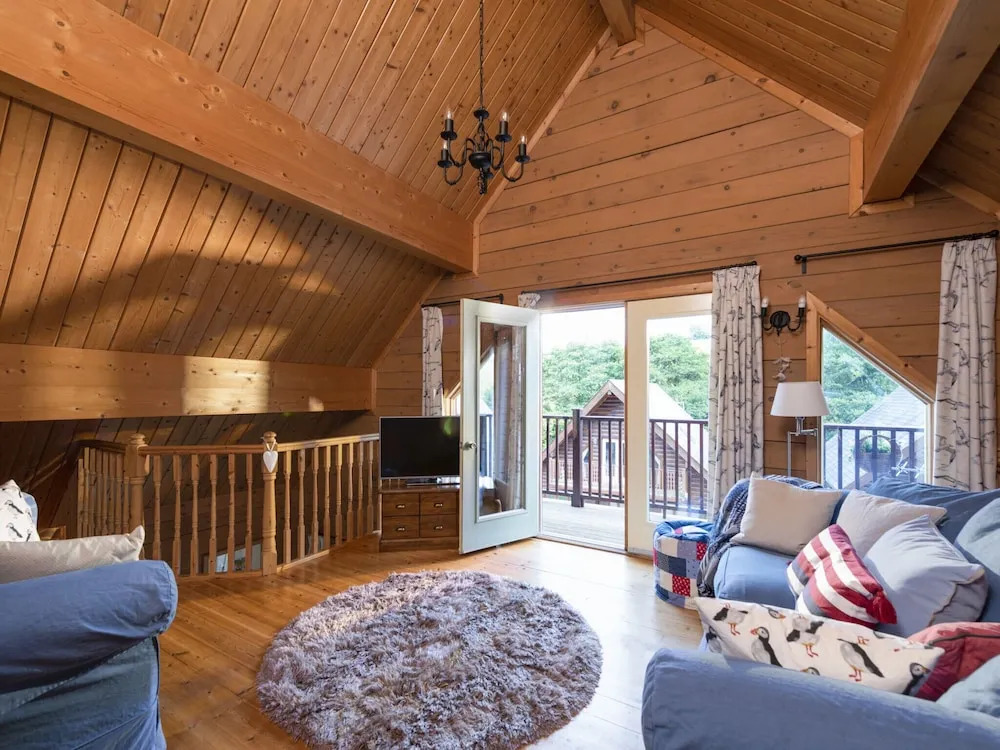 Cozy Holiday Home in Little Petherick near Beaches