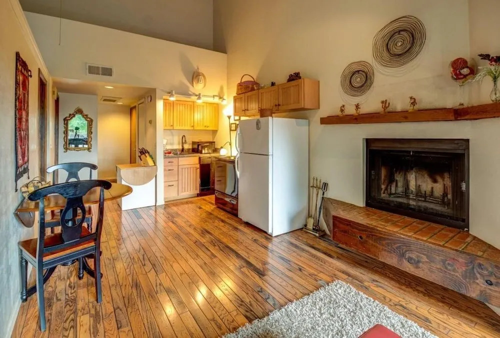 Country Club Condo