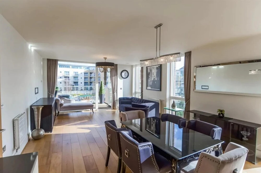 Luxury 3-bed Top Floor Penthouse in Brentford