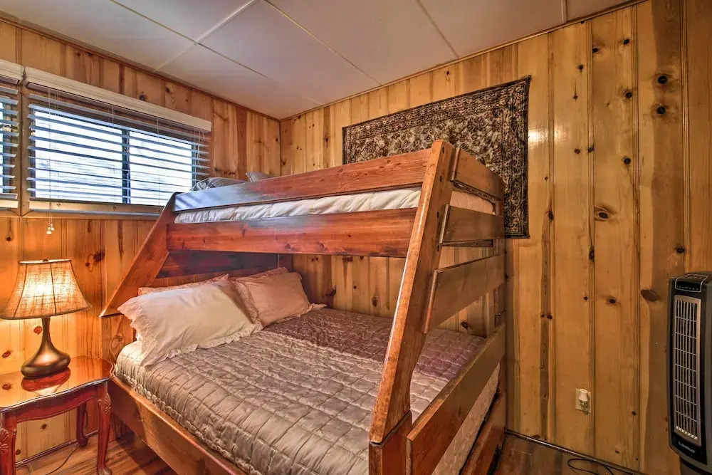 < 3 Mi to Lake: Pet-friendly Big Bear Cabin