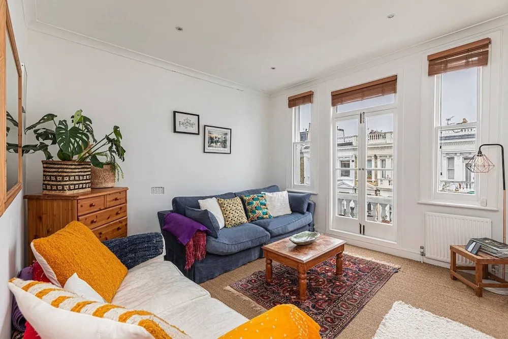 Lovely 1-bed Flat w/ Balcony in West Kensington