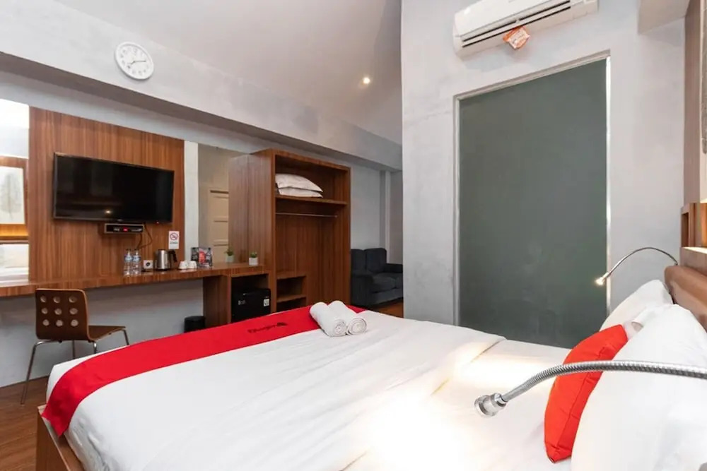 De Natio Guest House Jalan Gaharu by RedDoorz
