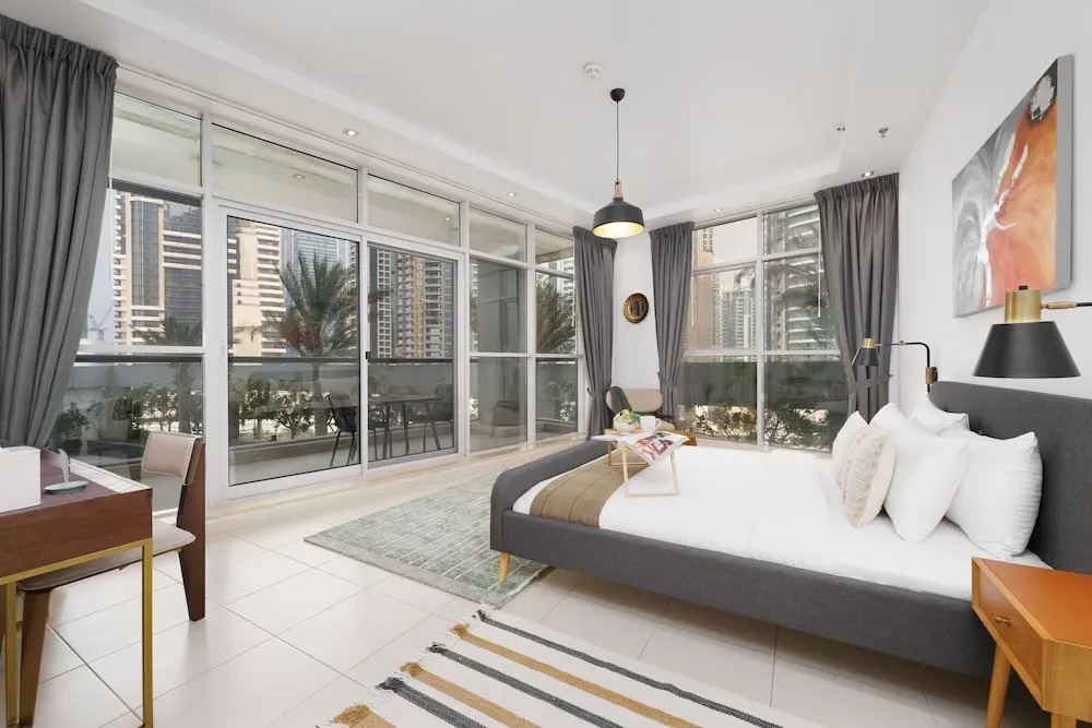 Maison Privee - Bright & Trendy Apt Steps Away from JBR Beach